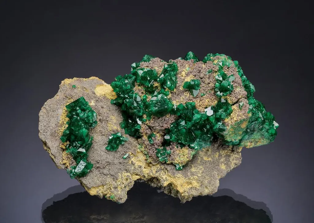 Zincolivenite with Tsumcorite image