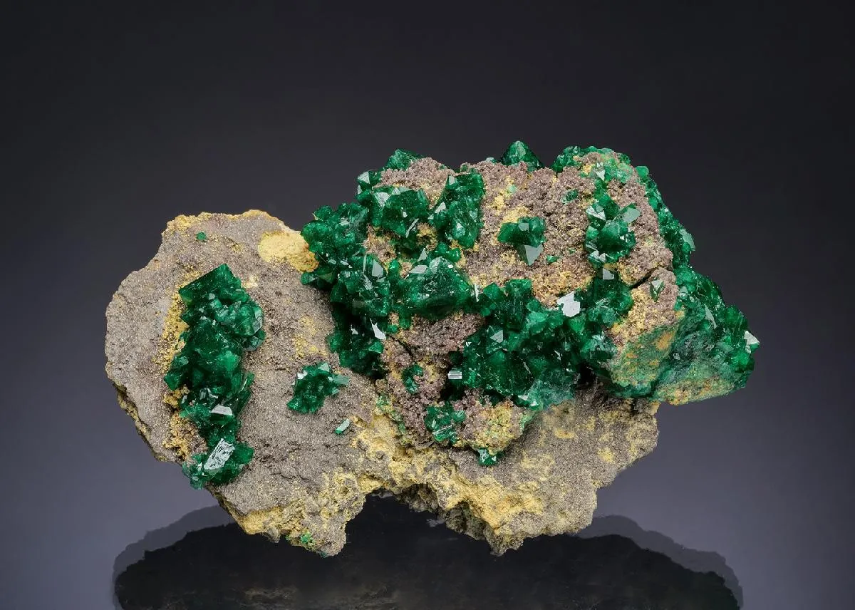 Zincolivenite with Tsumcorite - image 1