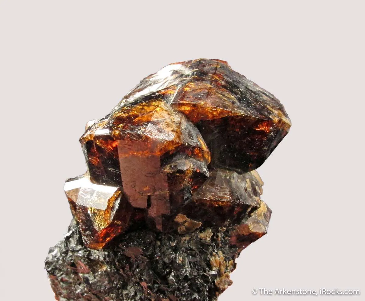 Zircon (fluor.) on Biotite and Hornblende - image 4