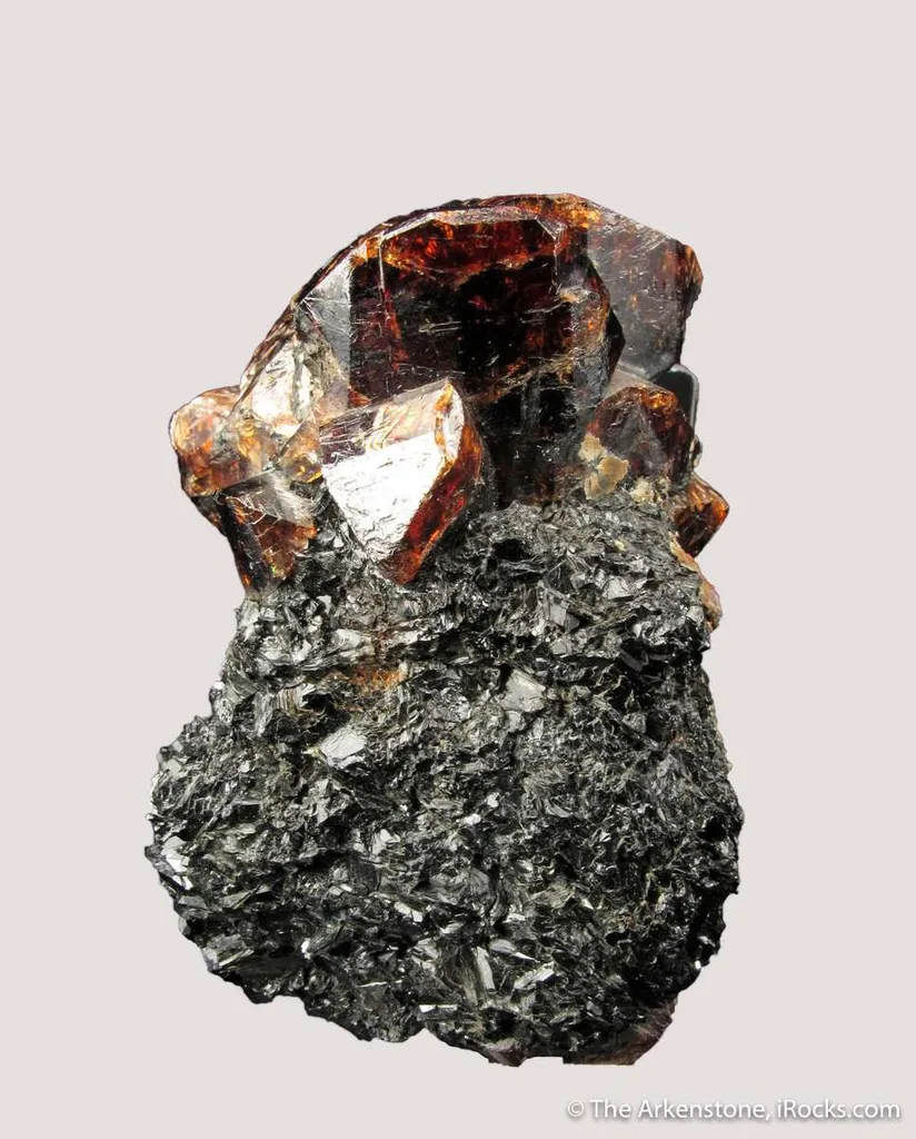 Zircon (fluor.) on Biotite and Hornblende - image 6
