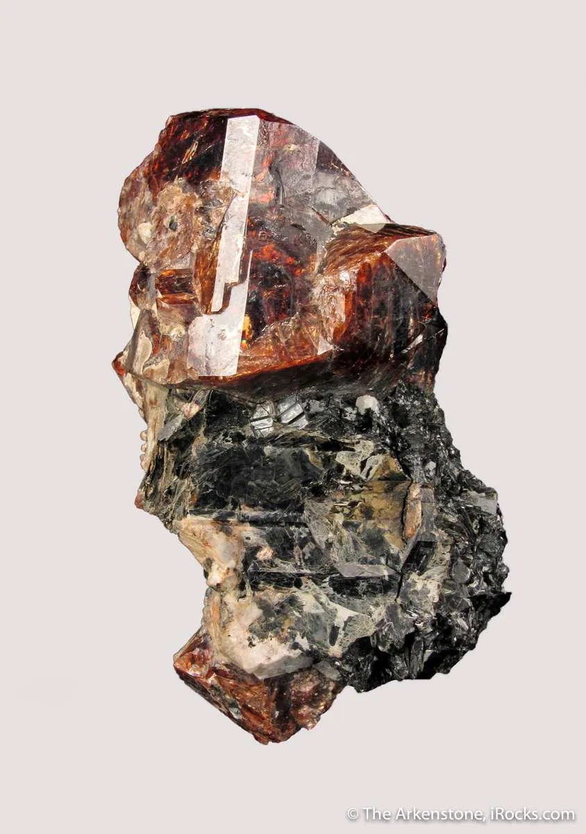 Zircon (fluor.) on Biotite and Hornblende - image 3