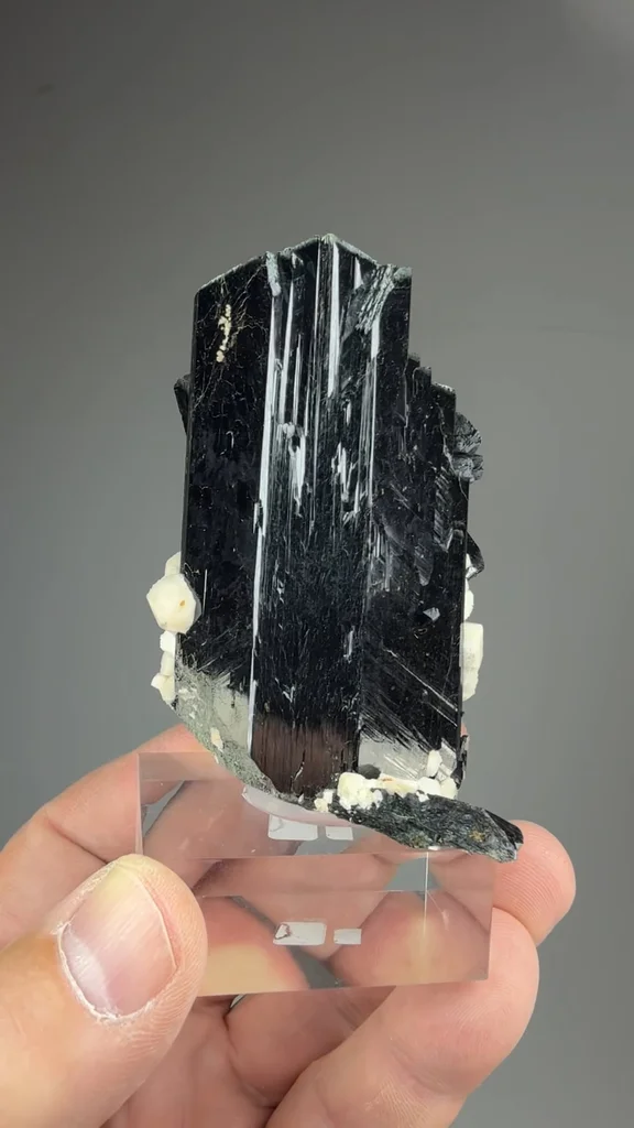 Zircon from Mount Malosa - image 2