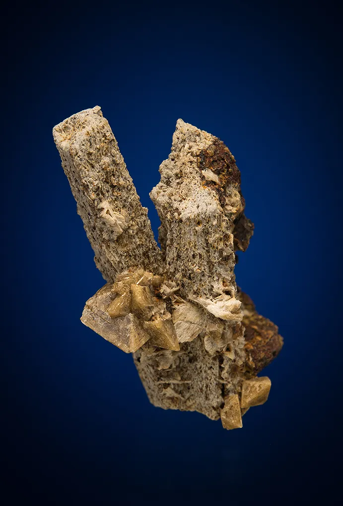 Zircon on Albite after Aegirine image