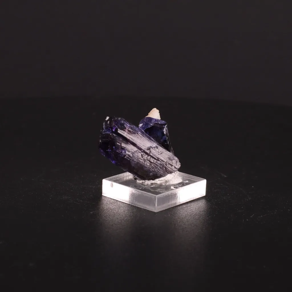 Zoisite v. Tanzanite Prehnite - image 2