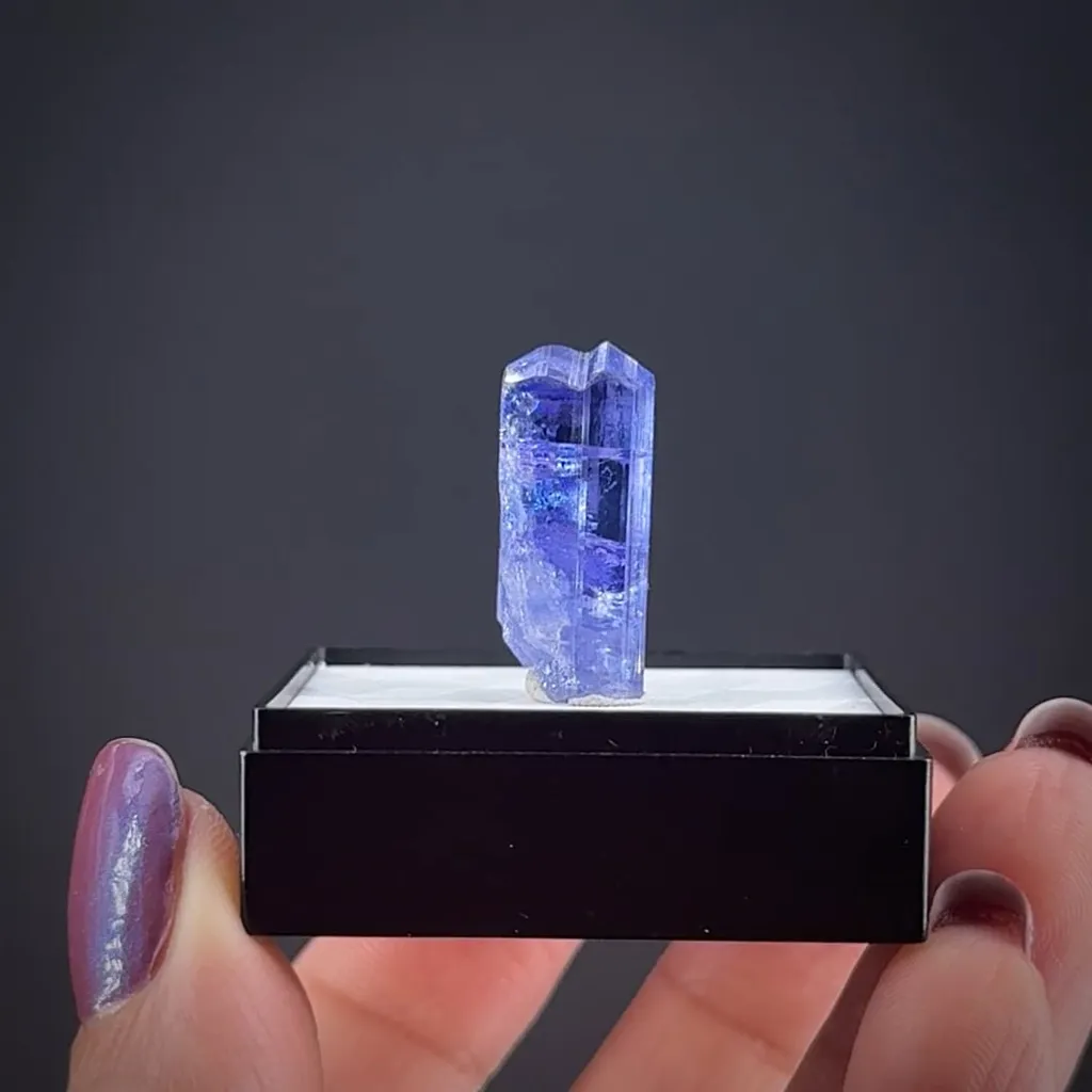Zoisite var. Tanzanite - image 2