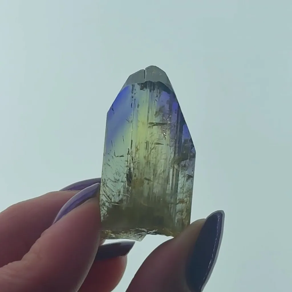 Zoisite var. Tanzanite (bi-colored)